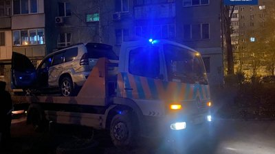 В Одесі водій після невдалої спроби хабаря почав тікати від копів та врізався в багатоповерхівку В Одесі водій після невдалої спроби хабаря почав тікати від копів та врізався в багатоповерхівку