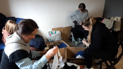Більше 100 маскувальних сіток для військових власноруч сплели бердичівські волонтери