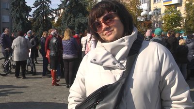 Акція під міськрадою: батьки на Волині вимагають відновити очне навчання Акція під міськрадою: батьки на Волині вимагають відновити очне навчання