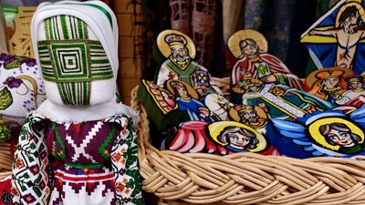 Майстри народної творчості з Тернопільщини у Польщі збирають кошти для українських бійців Майстри народної творчості з Тернопільщини у Польщі збирають кошти для українських бійців