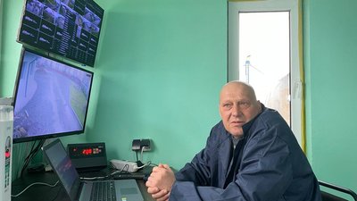 працівник працівник