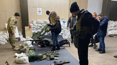 "Якщо щось трапиться, хотілося б бути корисним". В Одесі відкрили курси бойової підготовки