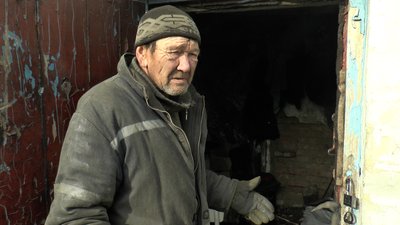 Пршкоджений будинок обстріл армія РФ РСЗВ "Урагани" селище Цукурине Донецька область Пршкоджений будинок обстріл армія РФ РСЗВ "Урагани" селище Цукурине Донецька область