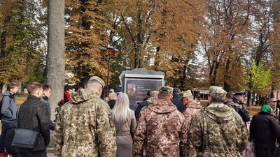 Вінничани вшанували захисників України покладанням квітів