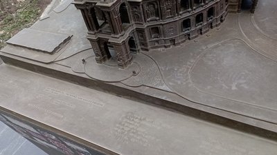 Доторкнулися до архітектури. В Одесі провели екскурсію для людей з вадами зору Доторкнулися до архітектури. В Одесі провели екскурсію для людей з вадами зору