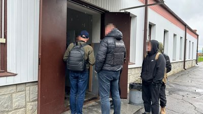 Вимагання грошей за перевезення тіл військових: посадовцю з Полтави вручили підозру Вимагання грошей за перевезення тіл військових: посадовцю з Полтави вручили підозру