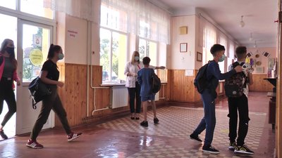 У масках та на свіжому повітрі. Як вчаться учнів ліцею на Коломийщині У масках та на свіжому повітрі. Як вчаться учнів ліцею на Коломийщині