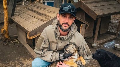 Волонтер Джессі Адамс