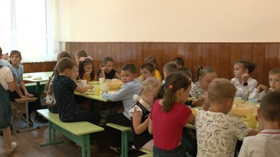 Бракує 100 млн гривень: У черкаських школах місцеві просять повернути безоплатне харчування Бракує 100 млн гривень: У черкаських школах місцеві просять повернути безоплатне харчування