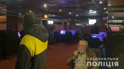 В Одесі поліцейські викрили незаконний гральний клуб В Одесі поліцейські викрили незаконний гральний клуб