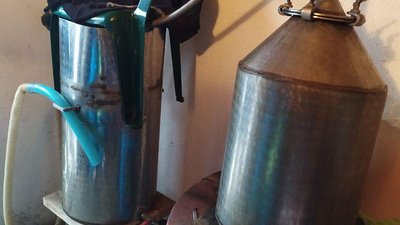 На Одещині викрили підпільний цех з виробництва алкоголю "сумнівної якості" На Одещині викрили підпільний цех з виробництва алкоголю "сумнівної якості"
