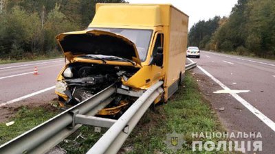 На Рівненщині авто напоролось на відбійник. Водій загинув у переддень іменин На Рівненщині авто напоролось на відбійник. Водій загинув у переддень іменин