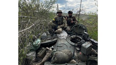 Як згадують загиблого Героя України Дмитра Коцюбайла, відомого як "Да Вінчі" Як згадують загиблого Героя України Дмитра Коцюбайла, відомого як "Да Вінчі"
