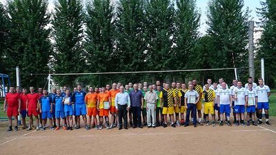 Тернопільські силовики та рятувальники грали у волейбол Тернопільські силовики та рятувальники грали у волейбол