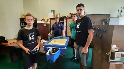Школярі з Кіровоградщини створили плавучі дрони для моніторингу та очищення води Школярі з Кіровоградщини створили плавучі дрони для моніторингу та очищення води