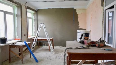 На Тернопільщині в гуртожитку облаштовують соціальне житло для переселенців