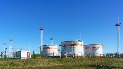 Нафта, резервуари з нафтою, лукойл, РФ