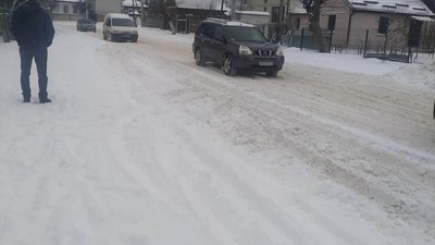 Вночі на дорогах Житомира працювали 16 снігоприбиральних машин Вночі на дорогах Житомира працювали 16 снігоприбиральних машин