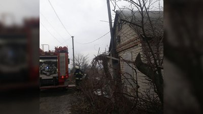 Вогнеборці загасили пожежу у дачному будинку у Дніпрі Вогнеборці загасили пожежу у дачному будинку у Дніпрі