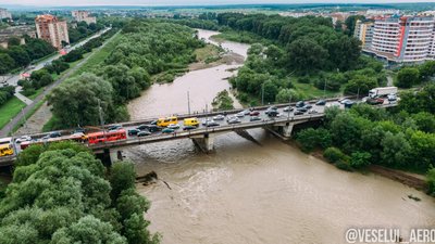 У Франківську за півтори години випала майже місячна норма дощу У Франківську за півтори години випала майже місячна норма дощу