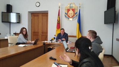 Депутати Кіровоградської облради скликають позачергову сесію, щоб звільнити голову. Він написав заяву до СБУ