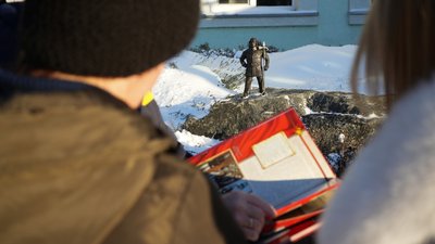 Гнат Неопалимий: у Луцьку встановили ще одну скульптура кликуна Гнат Неопалимий: у Луцьку встановили ще одну скульптура кликуна