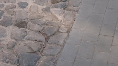 Ділянки старої бруківки Ділянки старої бруківки