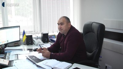 Посадовець каже, розмітку не роблять, бо зараз погана погода Посадовець каже, розмітку не роблять, бо зараз погана погода