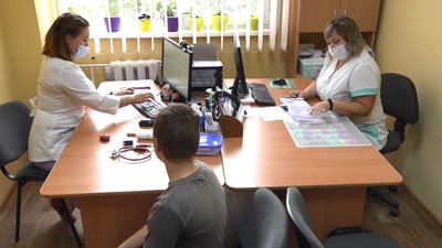 Черги до медиків і вакцинація: черкаські учні готуються до школи