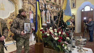 "Страшна звістка": у Полтаві попрощалися із загиблим військовослужбовцем Віктором Чорнухою "Страшна звістка": у Полтаві попрощалися із загиблим військовослужбовцем Віктором Чорнухою