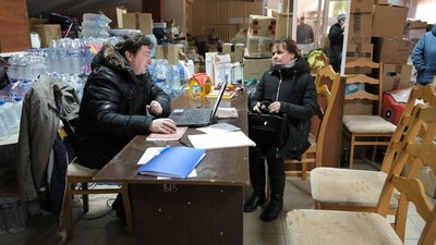 "Отримали допомогу і поїхали далі": як у громаді на Вінниччині допомагають переселенцям
