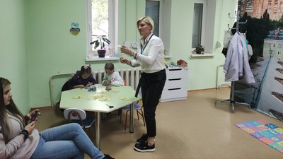 Надають гуманітарну допомогу та юридичні консультації. У Дніпрі відкрився хаб для переселенців з Краматорська Надають гуманітарну допомогу та юридичні консультації. У Дніпрі відкрився хаб для переселенців з Краматорська