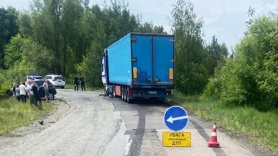 На Житомирщині внаслідок лобового зіткнення двох автівок загинула водійка На Житомирщині внаслідок лобового зіткнення двох автівок загинула водійка