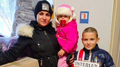 Теплі ковдри, термовентилятори та продукти. Миколаївські родини з дітьми отримують гуманітарну допомогу