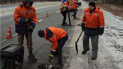 На чотирьох автошляхах на Волині латають ями: де саме