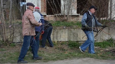 Весняна толока: у громаді на Тернопільщині понад сто людей взяли участь у благоустрої Весняна толока: у громаді на Тернопільщині понад сто людей взяли участь у благоустрої