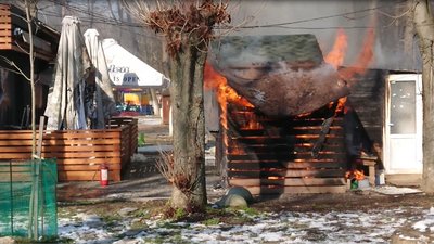 Пожежа в Боздоському парку в Ужгороді: горіла торгівельна ятка