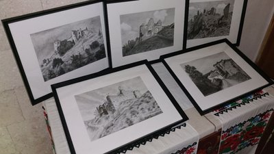 На Тернопільщині художник зобразив місцеві замки і подарував картини музею На Тернопільщині художник зобразив місцеві замки і подарував картини музею