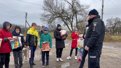Благодійний захід. На Миколаївщині шотландські волонтери готували піцу для дітей Благодійний захід. На Миколаївщині шотландські волонтери готували піцу для дітей