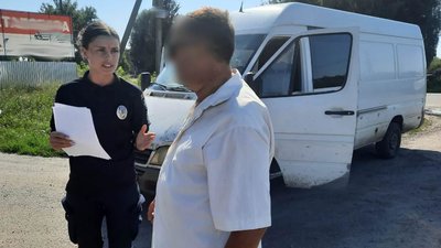 Погано відремонтував трактор: на Вінниччині фермер добу тримав робітника у сушарці для фруктів Погано відремонтував трактор: на Вінниччині фермер добу тримав робітника у сушарці для фруктів