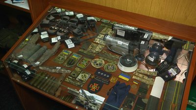 У музеї зібрали понад 2,5 тисячі експонатів від часів радянської міліції до часів теперішньої поліції. Фото: Суспільне. У музеї зібрали понад 2,5 тисячі експонатів від часів радянської міліції до часів теперішньої поліції. Фото: Суспільне.