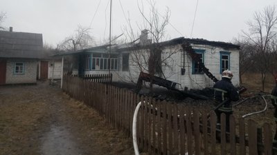 На Житомирщині на пожежі рятувальники виявили загиблого 28-річного сина власниці приватного будинку