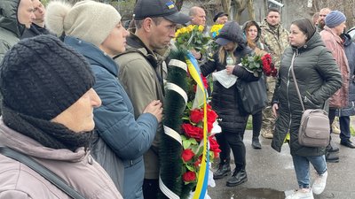 У Херсоні попрощалися з військовим, який загинув захищаючи Україну У Херсоні попрощалися з військовим, який загинув захищаючи Україну