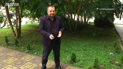 Адвокат В'ячеслав Тарадуда дії керівництва КП "Спецкомунтранс" з недопусу журналістів на сміттєзвалище назвав перешкоджанням журналістській діяльності. Адвокат В'ячеслав Тарадуда дії керівництва КП "Спецкомунтранс" з недопусу журналістів на сміттєзвалище назвав перешкоджанням журналістській діяльності.
