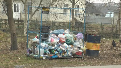 На Прикарпатті учасники АТО організували роздільний збір сміття