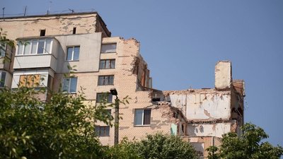 У багатоповерхівці на вулиці Тернопільській проводять демонтажні роботи