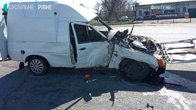 ДТП на “Київ-Чоп”: на Рівненщині в автопригоді двоє травмованих ДТП на “Київ-Чоп”: на Рівненщині в автопригоді двоє травмованих
