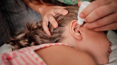 Отит: симптоми, лікування та чому не можна спати з мокрою головою Отит: симптоми, лікування та чому не можна спати з мокрою головою