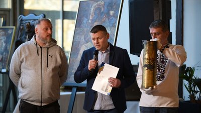 В Івано-Франківську відбувся благодійний аукціон на підтримку Збройних сил України В Івано-Франківську відбувся благодійний аукціон на підтримку Збройних сил України