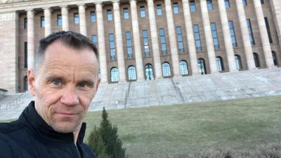 У Фінляндії очільник парламентського комітету пішов із посади через твіт про Україну